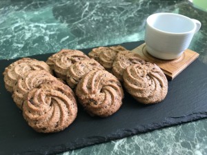 Biscotti con farina integrale e cioccolato